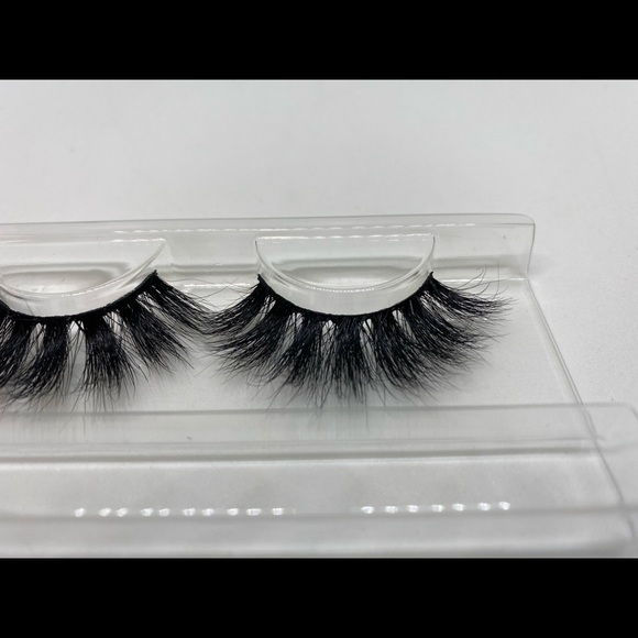 JHaley Beauty LLC Luxury Mink Lashes - Picture 3 of 10